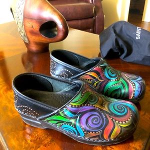 Dansko multicolor swirl. Size 40